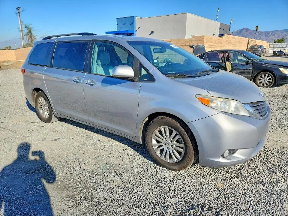 2017 Toyota Sienna VIN 5TDYZ3DC0HS864389 фото 4