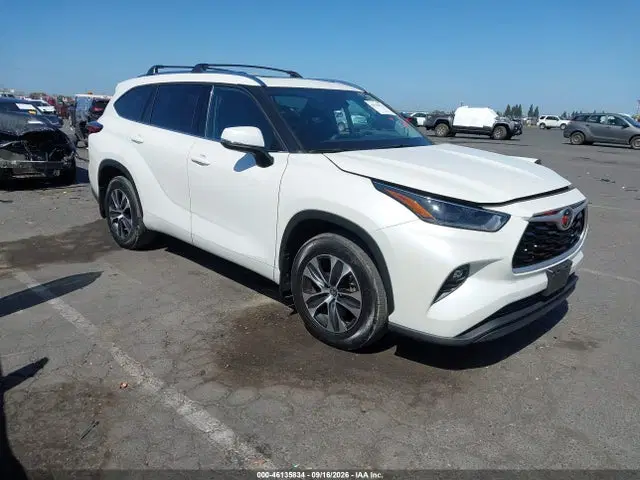 5TDHZRBH4MS102677 — 2021 Toyota Highlander XLE, Левый бок (Left Side), фото до ремонта