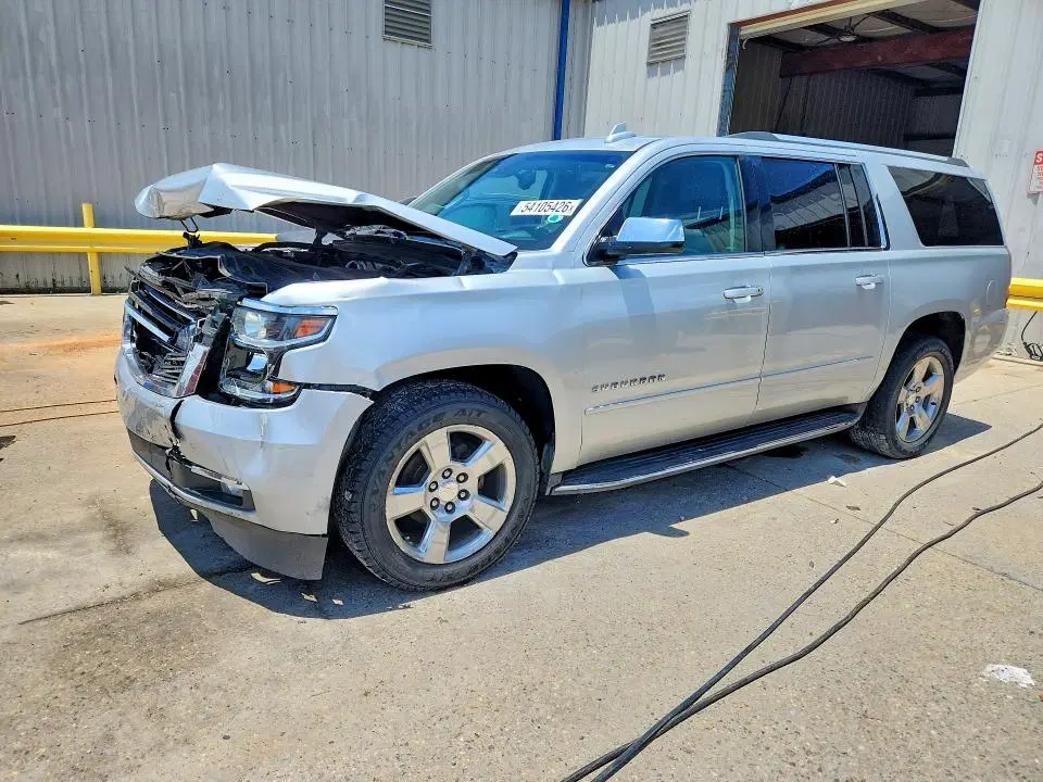 1GNSCJKCXHR206275 — 2017 Chevrolet Suburban, Передняя часть, фото до ремонта