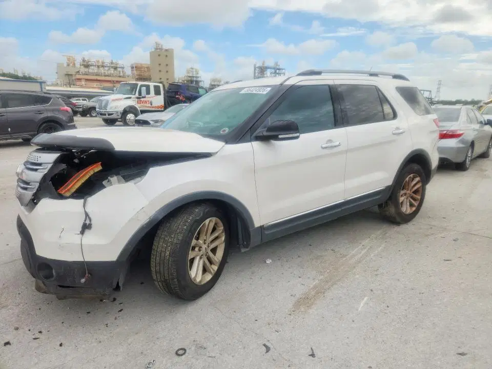 1FM5K7D87FGC45575 — 2015 Ford Explorer, Передняя часть, фото до ремонта