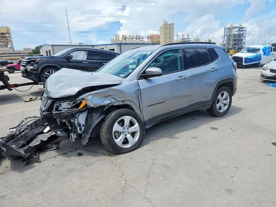3C4NJDBB2MT595211 — 2021 Jeep Compass, Передняя часть, фото до ремонта