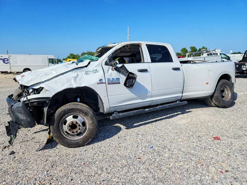 3C63RRGL8JG241297 — 2018 RAM 3500, опрокидывание, фото до ремонта