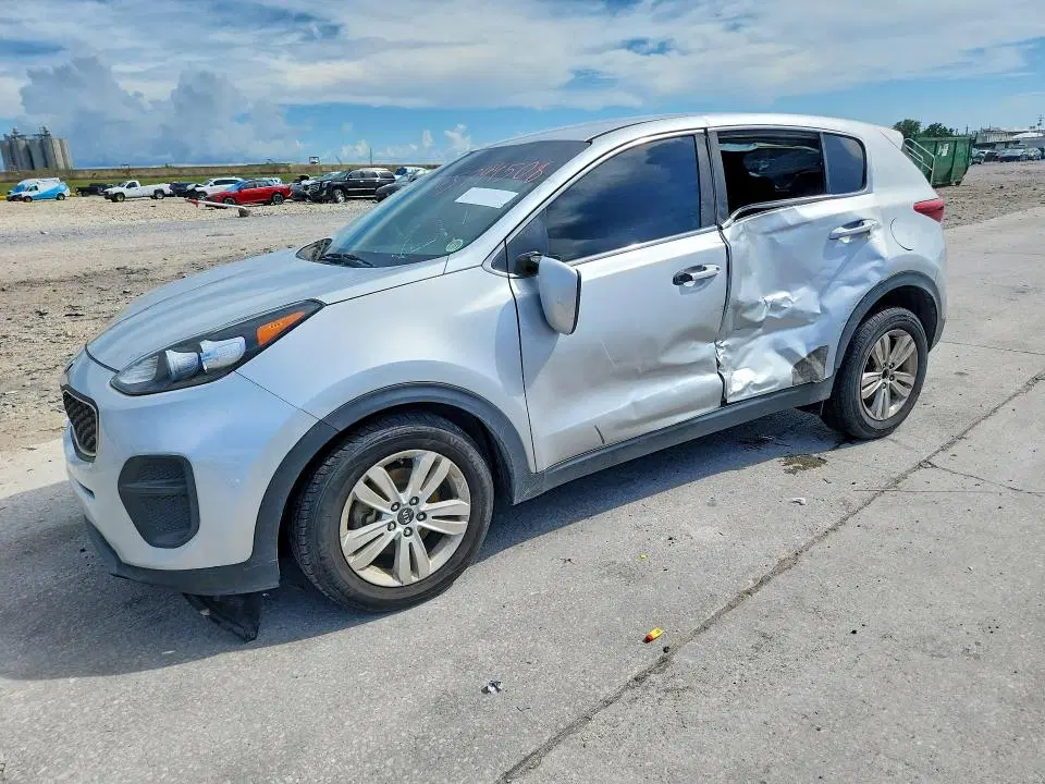 KNDPM3AC6K7527743 — 2019 Kia Sportage, Боковая часть, фото до ремонта
