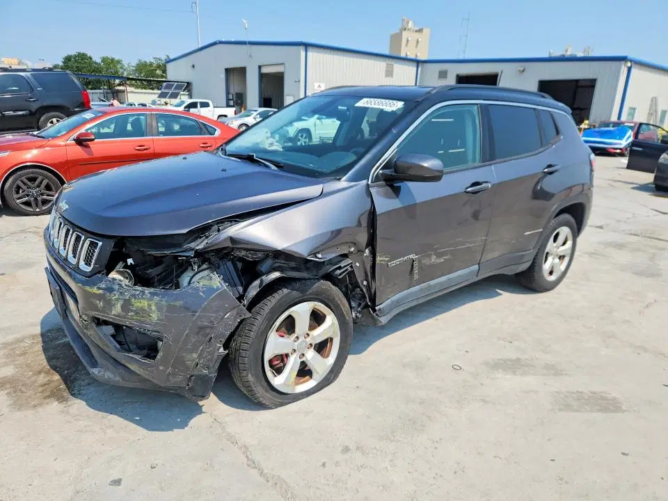 3C4NJDBBXKT656446 — 2019 Jeep Compass, Передняя часть, фото до ремонта