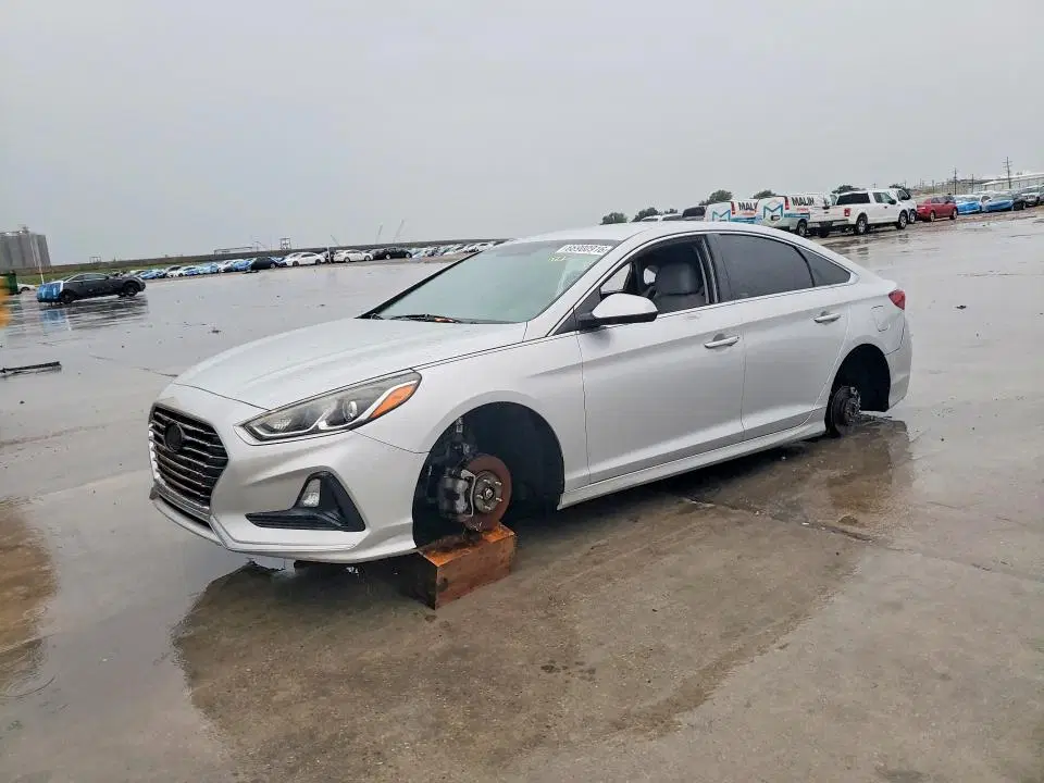 5NPE24AA8JH715708 — 2018 Hyundai Sonata, Вандализм, фото до ремонта