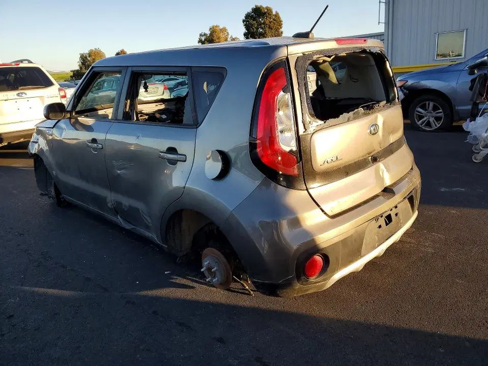2018 KIA Soul VIN KNDJP3A50J7531171 фото 2