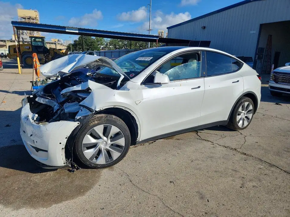 5YJYGDEE6LF043015 — 2020 Tesla Model Y, Передняя часть, фото до ремонта