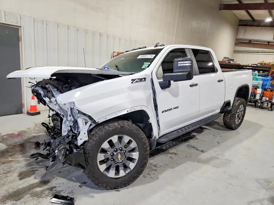 2GC4YMEY2R1120934 — 2024 Chevrolet Silverado, Передняя часть, фото до ремонта