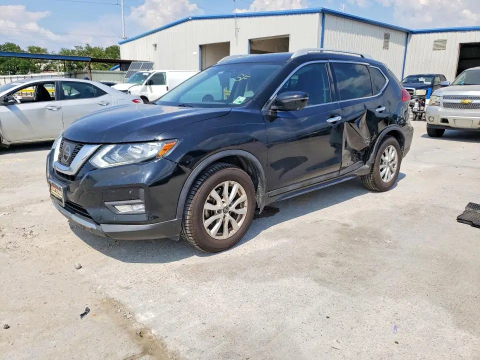 5N1AT2MT6HC877674 — 2017 Nissan Rogue, Боковая часть, фото до ремонта