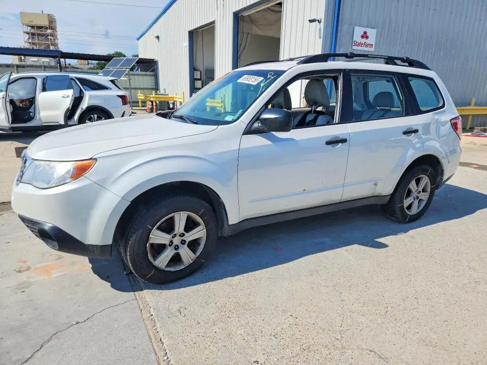JF2SH6BC5AH806061 — 2010 Subaru Forester, Вандализм, фото до ремонта