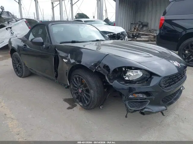JC1NFAEK4H0104309 — 2017 Fiat 124 Spider Classica, Right Front, фото до ремонта