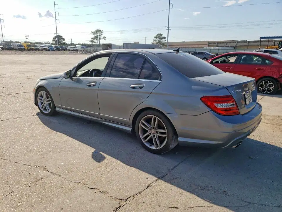 2012 MERCEDES-BENZ C VIN WDDGF4HB9CA621977 фото 2
