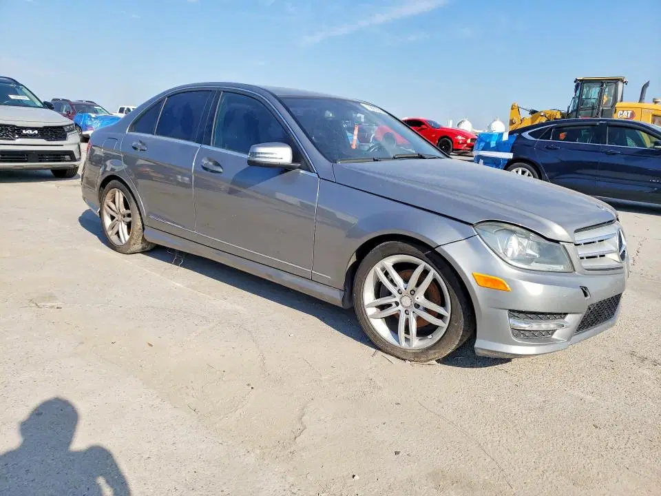 2012 MERCEDES-BENZ C VIN WDDGF4HB9CA621977 фото 4