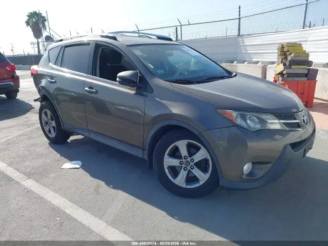 2T3RFREV4FW267628 — 2015 Toyota RAV4 XLE, Задняя часть, фото до ремонта