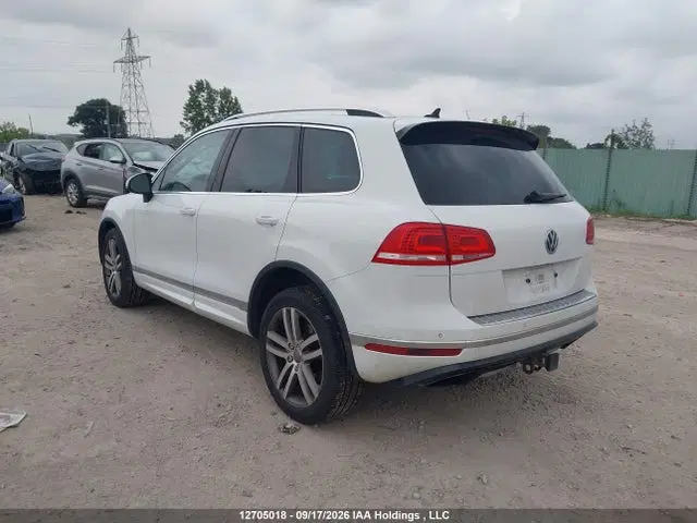 2017 Volkswagen Touareg VIN WVGHF7BP4HD001866 фото 3