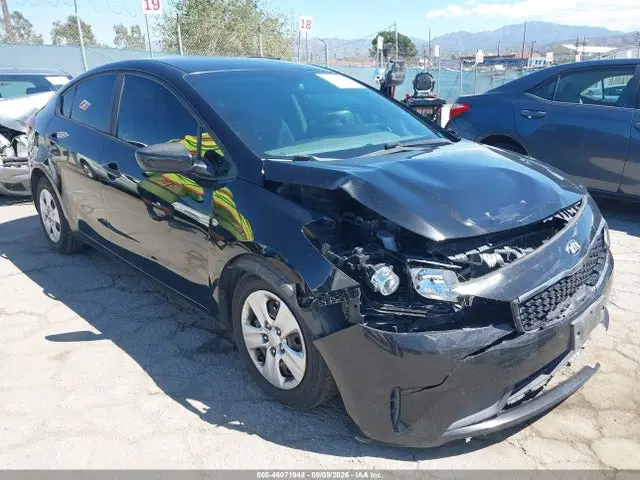 3KPFL4A7XHE090152 — 2017 Kia Forte LX, Передняя часть, фото до ремонта