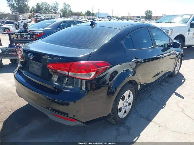 2017 KIA FORTE LX VIN 3KPFL4A7XHE090152 фото 4