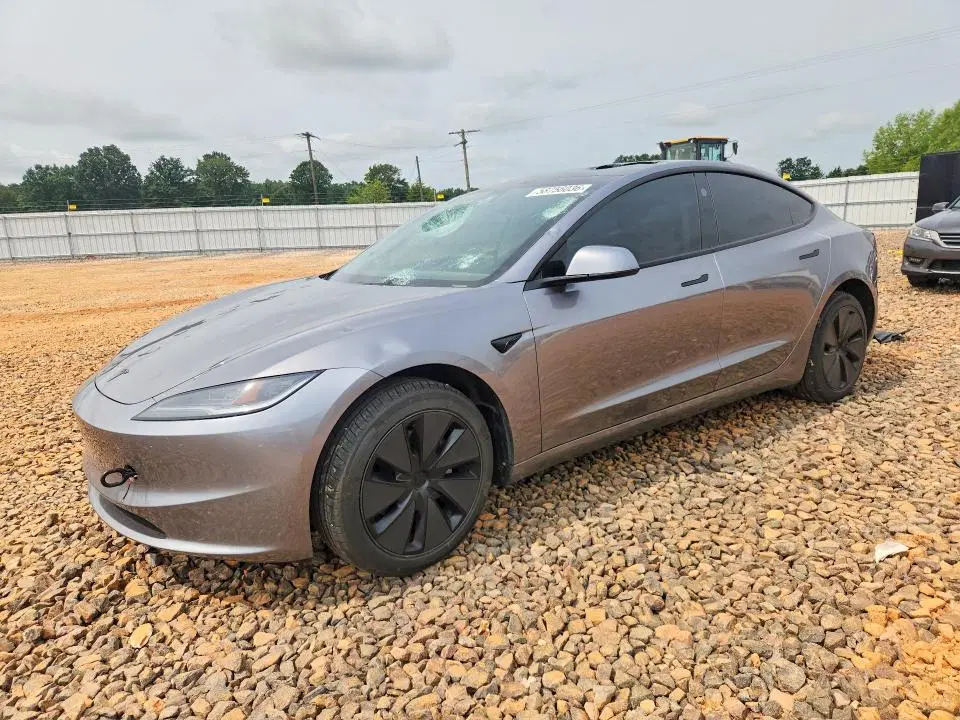 5YJ3E1EA0TF117816 — 2026 Tesla Model 3, Град, фото до ремонта