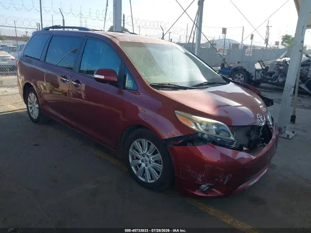 5TDYZ3DC4HS810836 — 2017 Toyota Sienna Limited Premium 7 Passenger, Передняя часть слева (Left Front), фото до ремонта