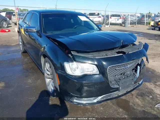 2C3CCAEG2KH528237 — 2019 Chrysler 300 Limited, Передняя часть, фото до ремонта