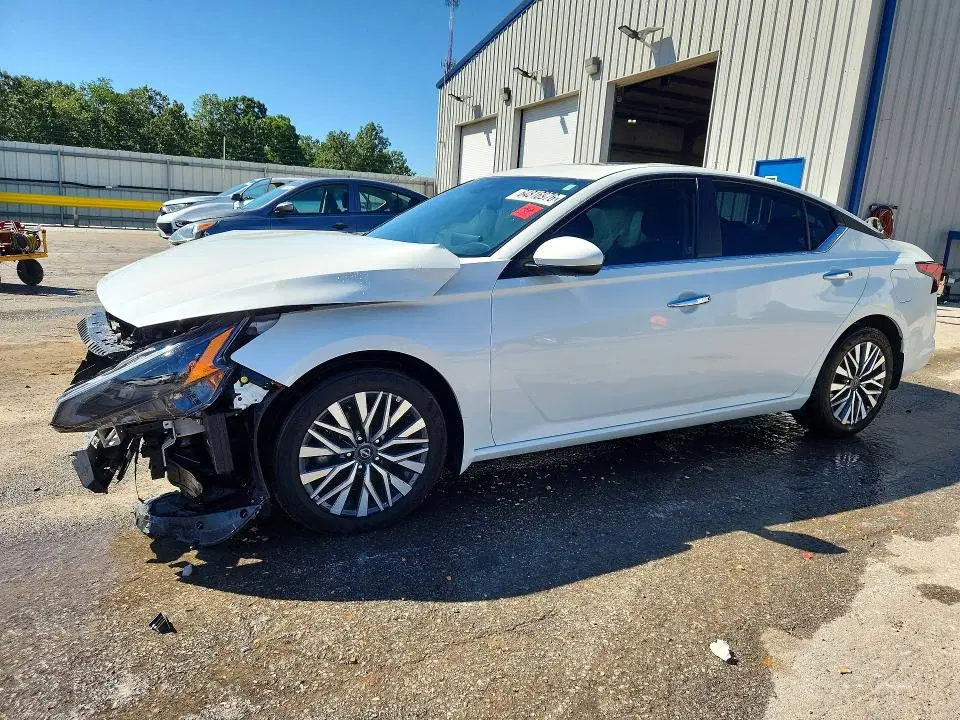 1N4BL4DV0RN427245 — 2024 Nissan Altima, Передняя часть, фото до ремонта
