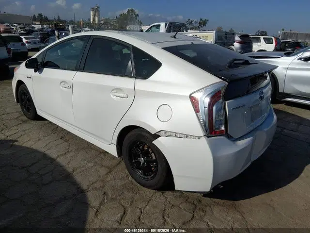 2015 Toyota Prius Two VIN JTDKN3DU3F1898492 фото 3