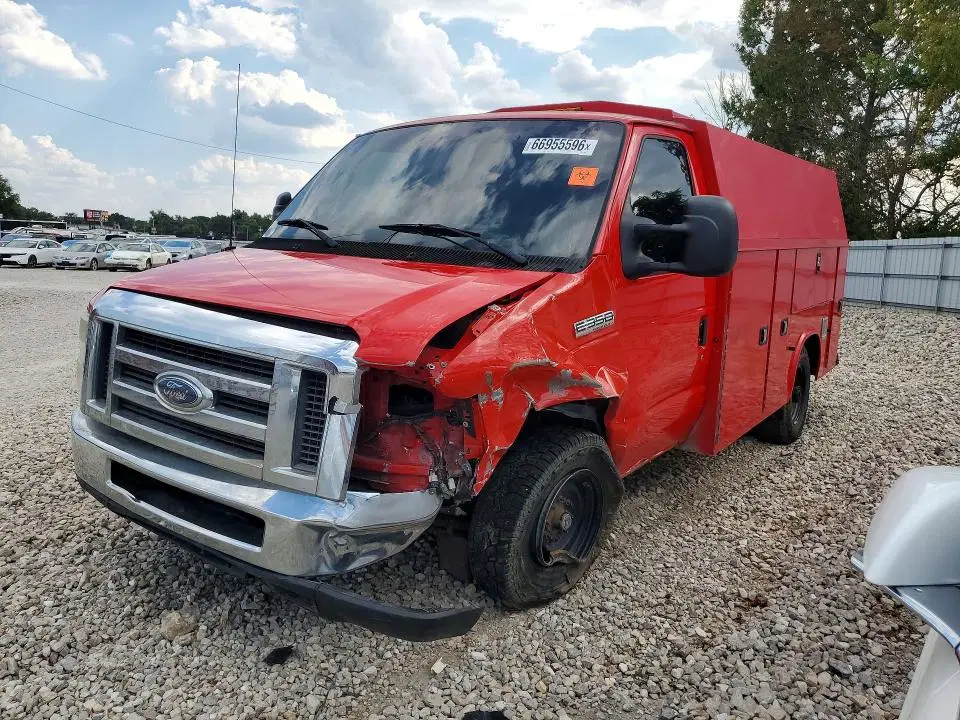 1FDWE3FL3GDC41970 — 2016 Ford E350 CUT S, Передняя часть, фото до ремонта