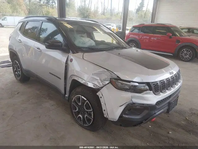 3C4NJDDN3ST533188 — 2025 Jeep Compass Trailhawk 4X4, Передняя часть справа (Right Front), фото до ремонта