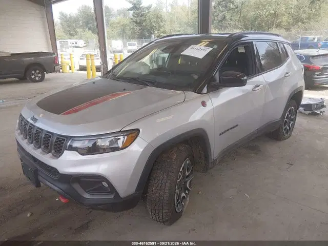2025 Jeep Compass Trailhawk 4x4 VIN 3C4NJDDN3ST533188 фото 2