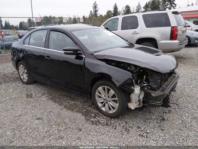 3VWD67AJ9GM340879 — 2016 Volkswagen Jetta 1.4T SE, Передняя часть, фото до ремонта