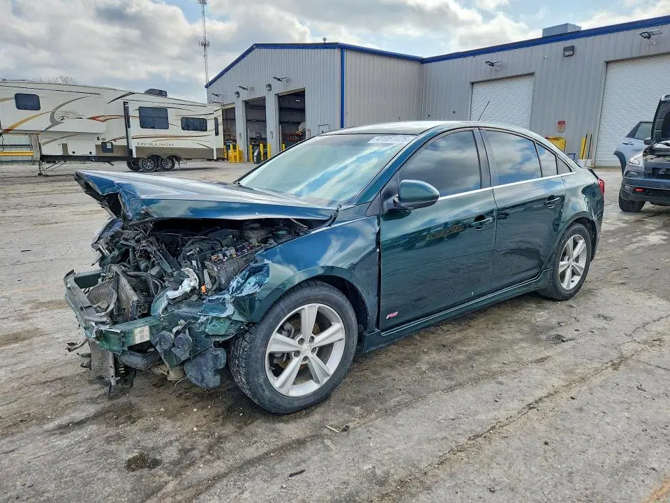 1G1PE5SB2F7117793 — 2015 Chevrolet Cruze, Передняя часть, фото до ремонта