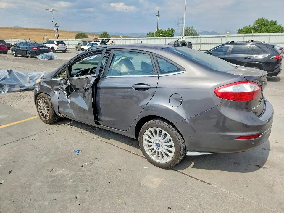 2015 Ford Fiesta VIN 3FADP4CJ2FM200530 фото 2