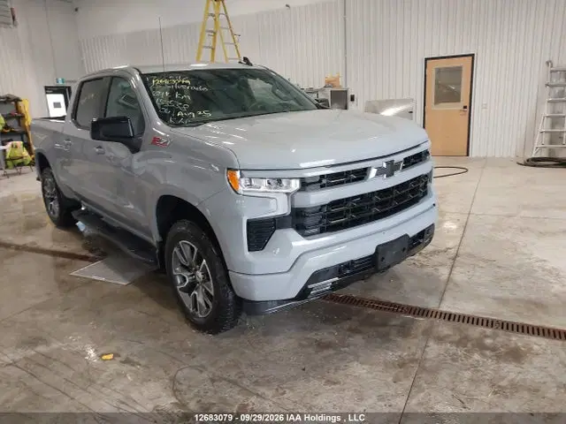 1GCUKEE8XSZ153538 — 2025 Chevrolet Silverado 1500 4WD Rst, Левый бок (Left Side), фото до ремонта