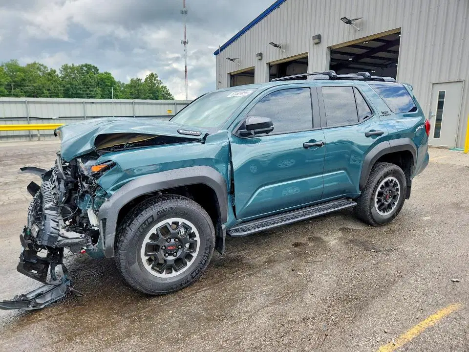 JTEVB5BR7T5040331 — 2026 Toyota 4RUNNER, Передняя часть, фото до ремонта