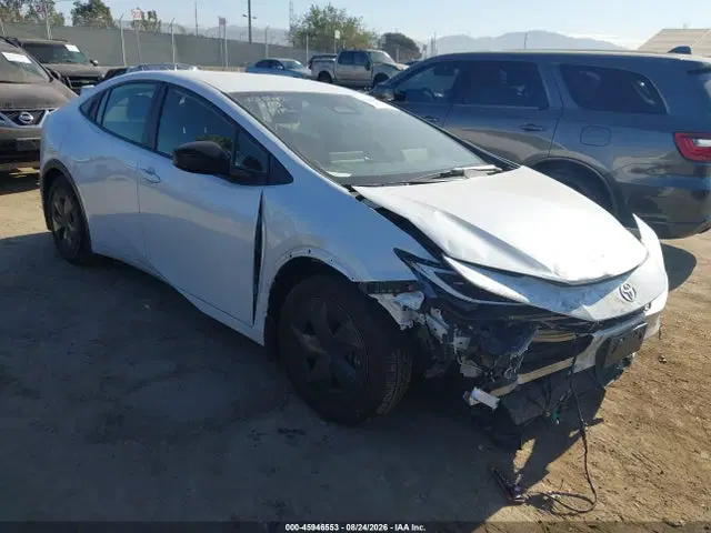 JTDACAAU1R3033491 — 2024 Toyota Prius LE, Передняя часть, фото до ремонта
