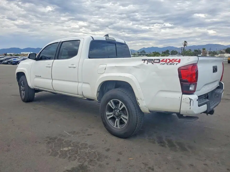 2018 Toyota Tacoma VIN 3TMDZ5BN2JM041869 фото 2