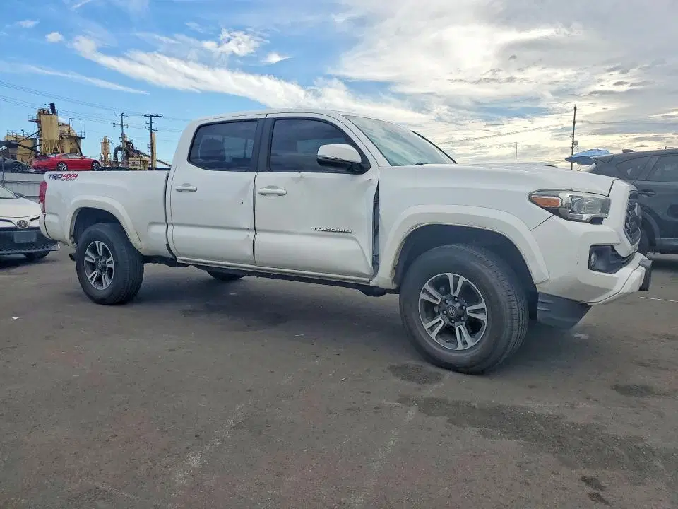 2018 Toyota Tacoma VIN 3TMDZ5BN2JM041869 фото 4