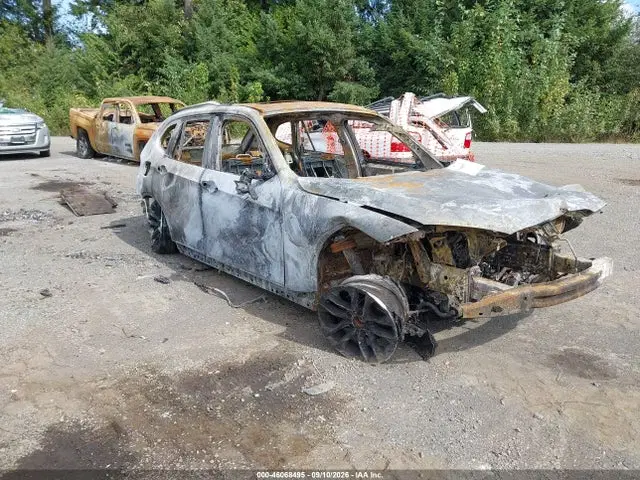 WBAVL1C59FVY27675 — 2015 BMW X1 Xdrive28i, Total Burn, фото до ремонта