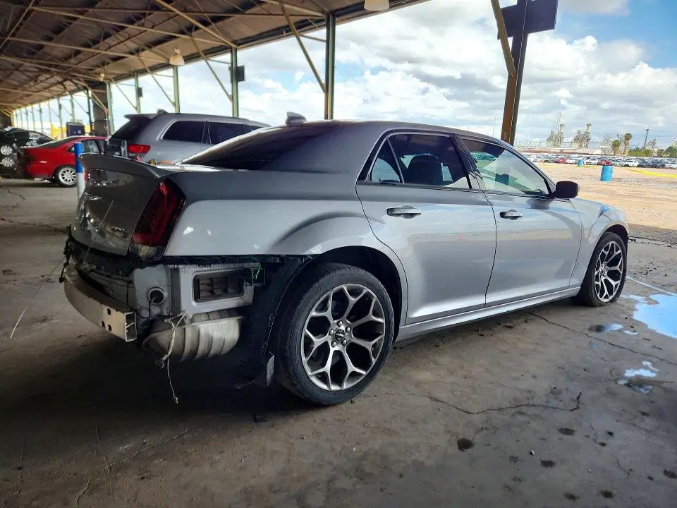 2018 Chrysler 300 VIN 2C3CCABG2JH223288 фото 3