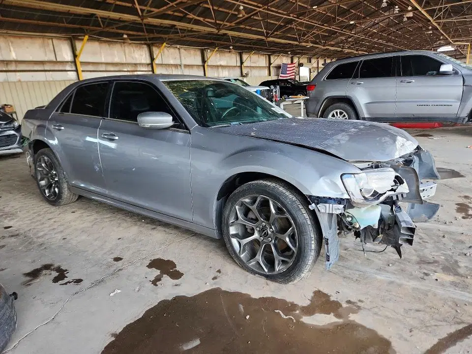 2018 Chrysler 300 VIN 2C3CCABG2JH223288 фото 4