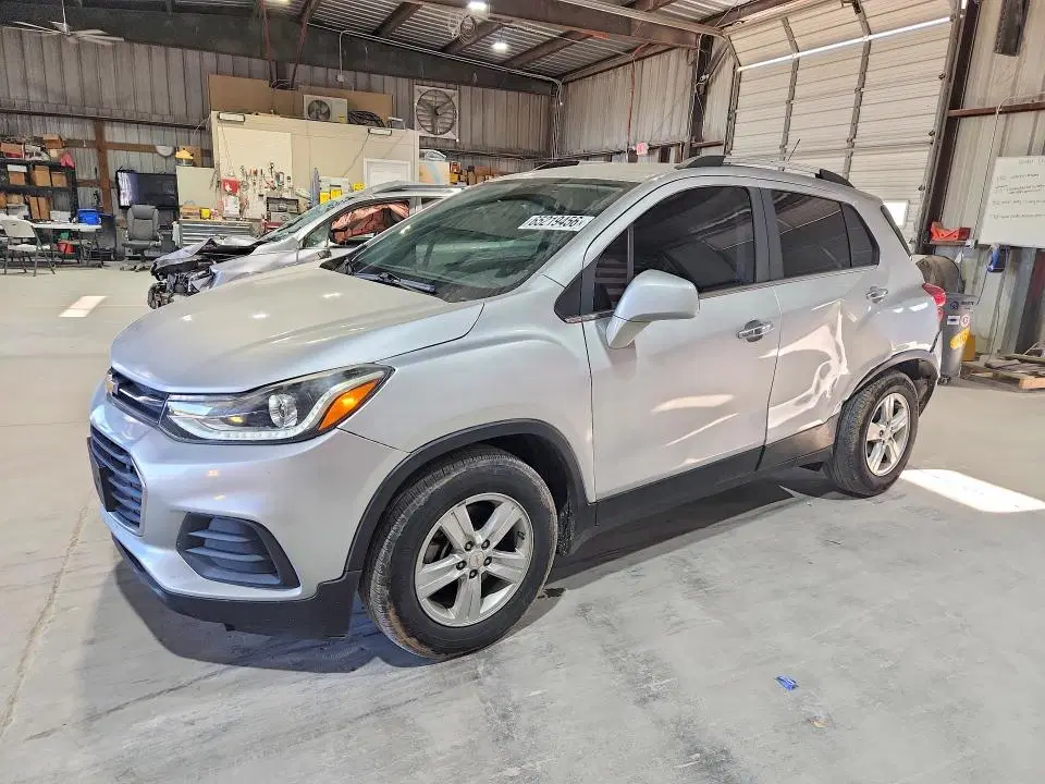 KL7CJLSBXKB892823 — 2019 Chevrolet TRAX, Боковая часть, фото до ремонта