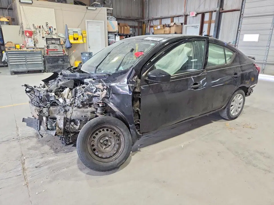 3N1CN7AP8HL846722 — 2017 Nissan Versa, Передняя часть, фото до ремонта