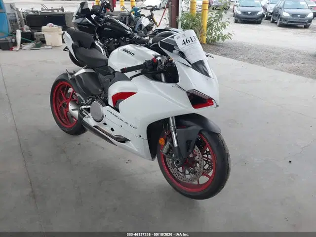 ZDMHAATW2MB005186 — 2021 Ducati Panigale V2, передняя часть, фото до ремонта