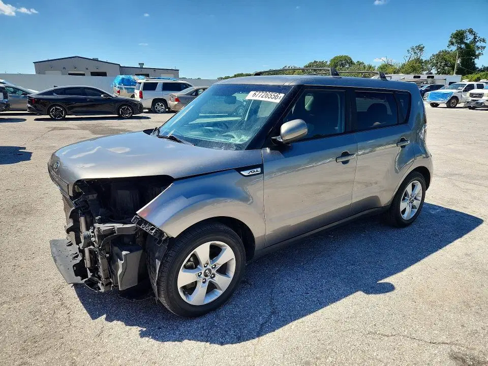 KNDJN2A29H7424443 — 2017 Kia Soul, Передняя часть, фото до ремонта