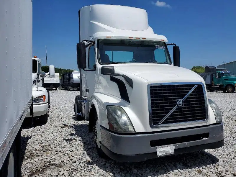 2017 VOLVO VN VIN 4V4N39TG5HN988048 фото 2