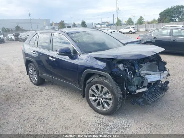 2T3R1RFV0SW553290 — 2025 Toyota RAV4 XLE, Передняя часть, фото до ремонта
