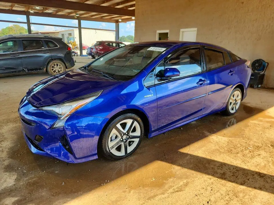 JTDKARFU1G3507275 — 2016 Toyota Prius, Передняя часть, фото до ремонта