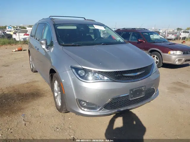 2C4RC1BG1JR246240 — 2018 Chrysler Pacifica Touring L, Естественный износ, фото до ремонта