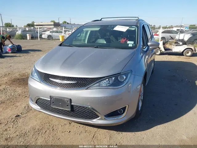 2018 Chrysler Pacifica Touring L VIN 2C4RC1BG1JR246240 фото 2