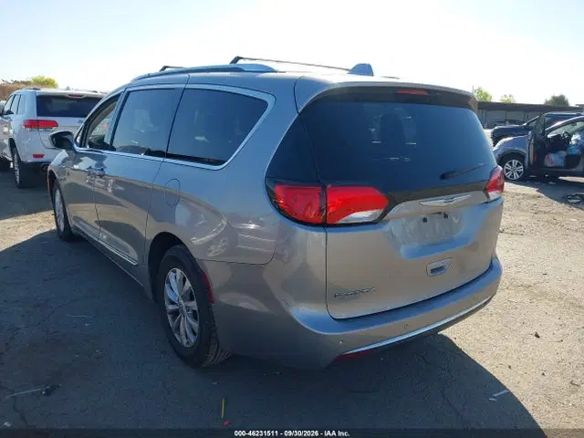 2018 Chrysler Pacifica Touring L VIN 2C4RC1BG1JR246240 фото 3